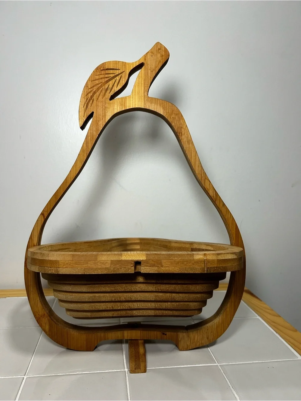 Vtg Pear Shaped Wooden Fruit Basket Bowl Trivet Fold Out Collapsible Accordion
